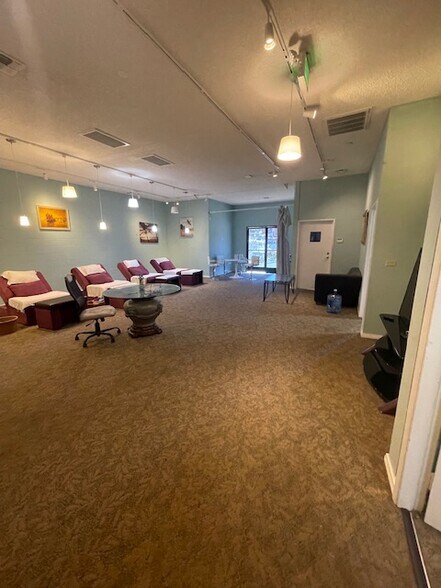 More Photos Of 17733-17755 Sierra Hwy, Santa Clarita Storefront Retail Office For Lease