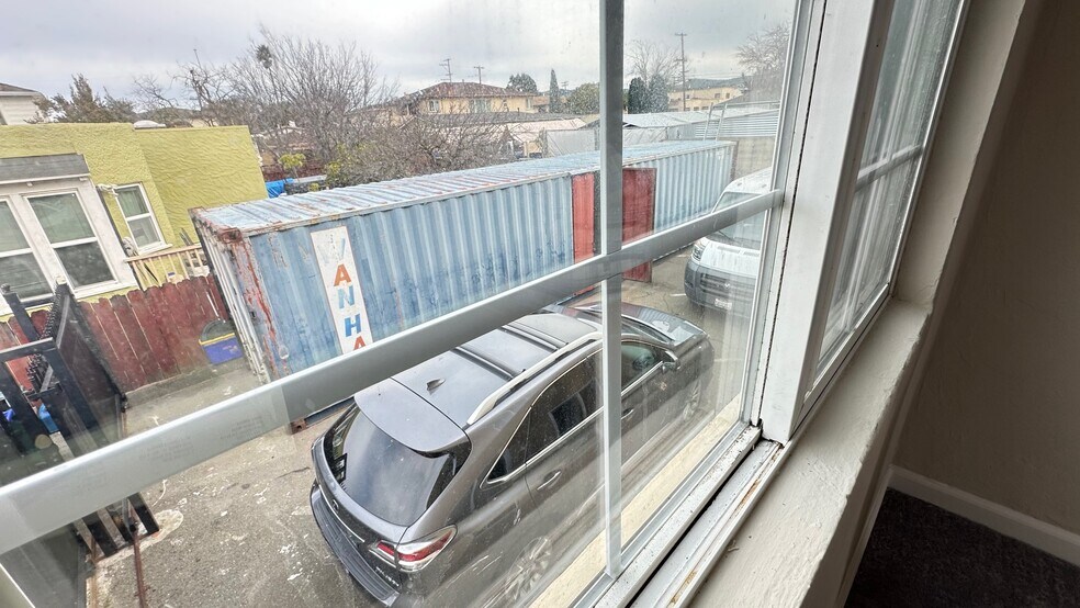 More Photos Of 2809-2815 Macdonald Ave, Richmond Office For Sale