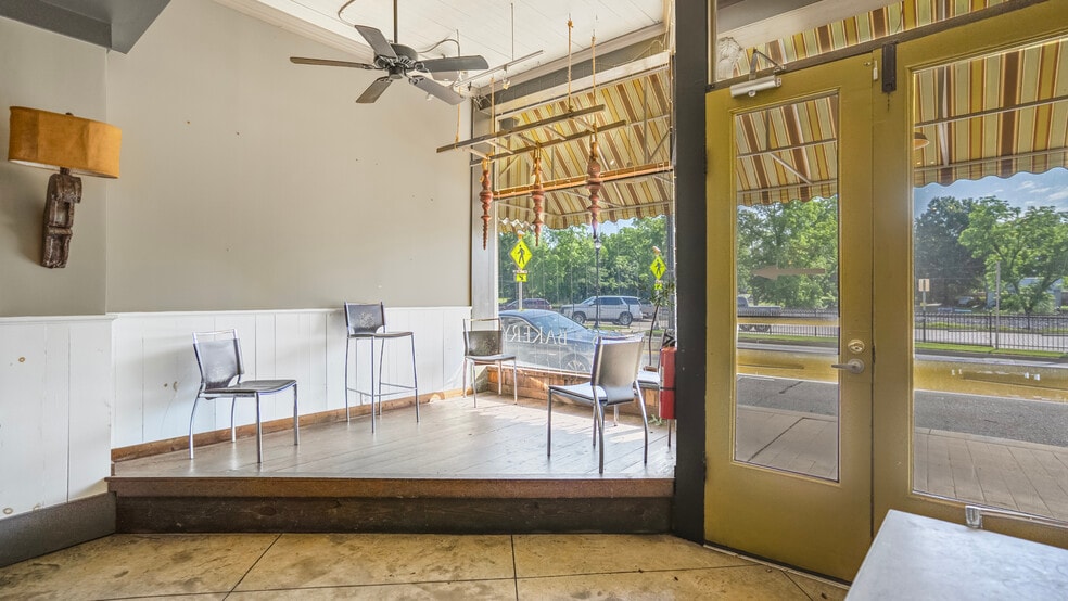 More Photos Of 3840 Highway 42, Locust Grove Restaurant For Sale