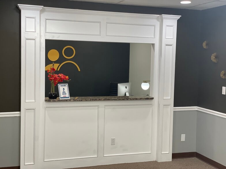 More Photos Of 1300 Cummins Rd, Des Moines General Retail For Lease