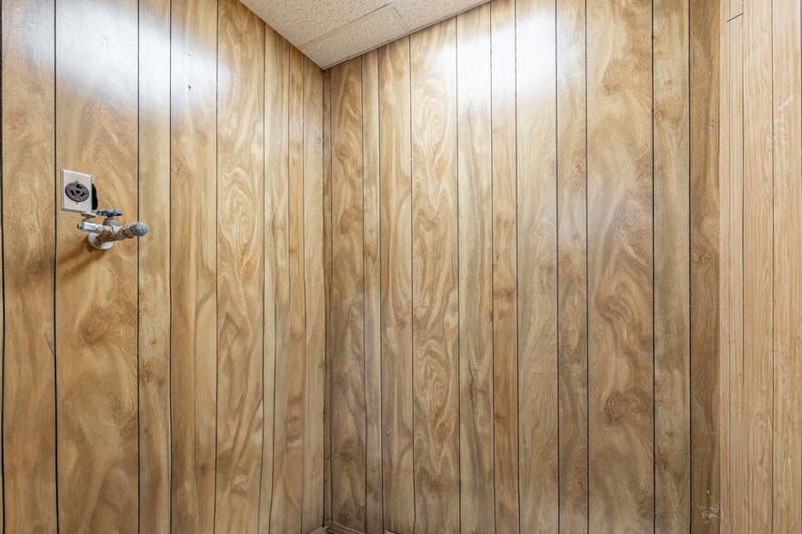 More Photos Of 530 Seydler st, Gonzales Office For Sale