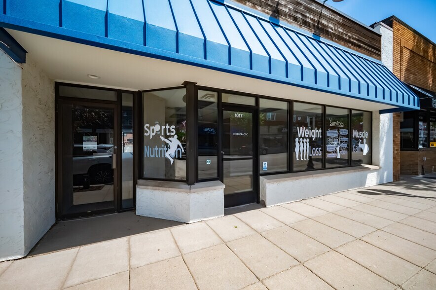 More Photos Of 1017-1023 Mainstreet, Hopkins Storefront For Lease
