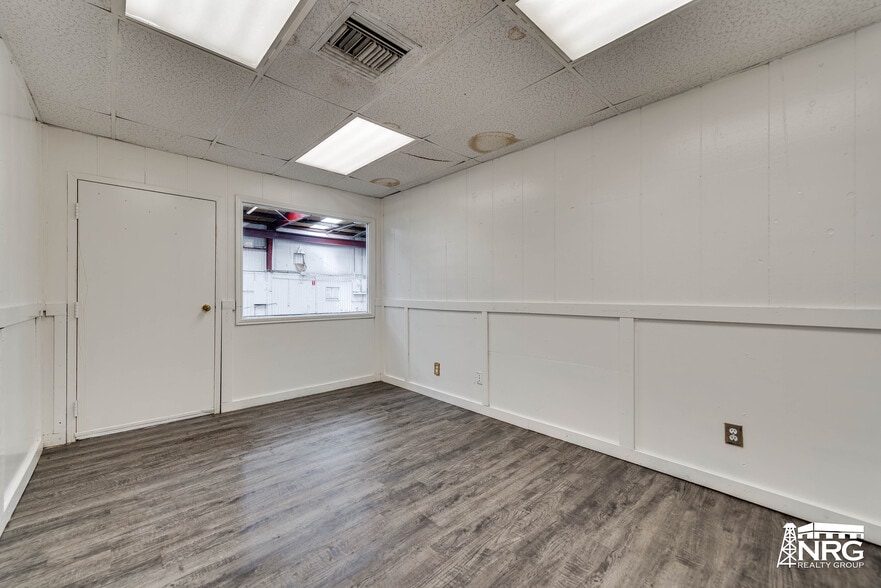 More Photos Of 11008 West County Road 128, Odessa Manufacturing For Lease