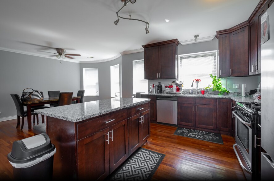 More Photos Of 4627 S Drexel Blvd, Chicago Apartments For Sale