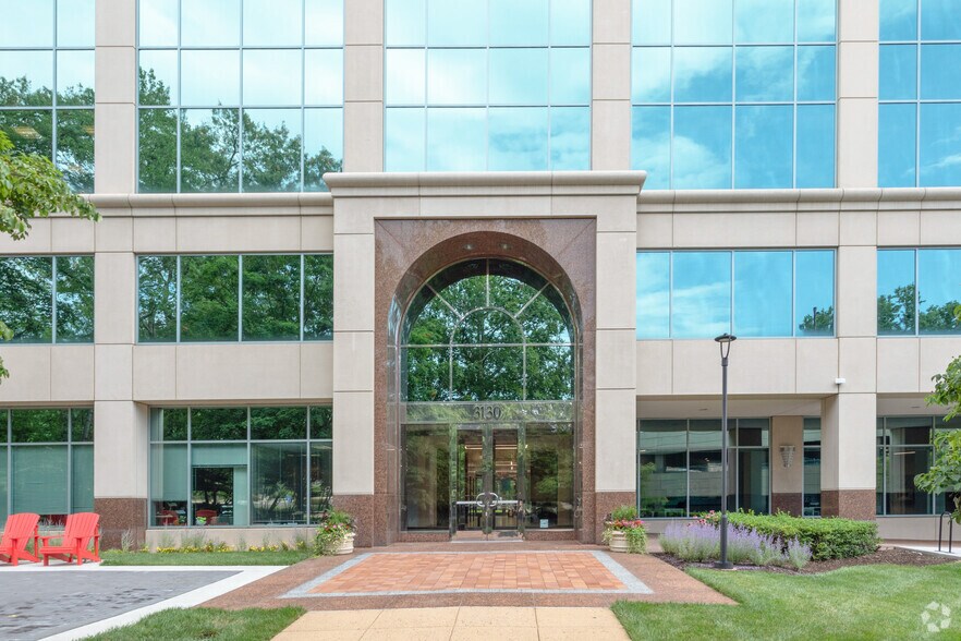 More Photos Of 3130 Fairview Park Dr, Falls Church Office For Lease