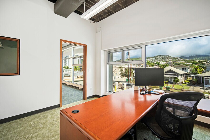 More Photos Of 3113 Olu St, Honolulu Office For Sale