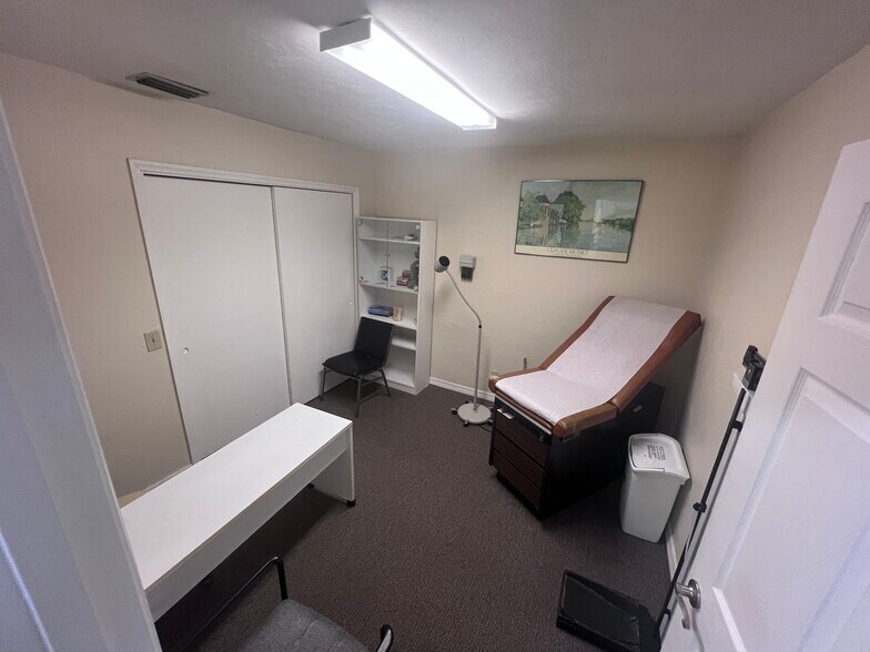 More Photos Of 420 NE Santa Fe Blvd, High Springs Medical For Sale