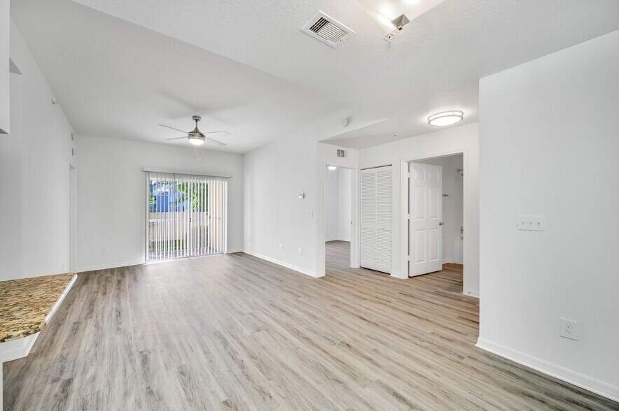 More Photos Of 13009 Kain Palms Ct, Tampa Dormitory For Sale