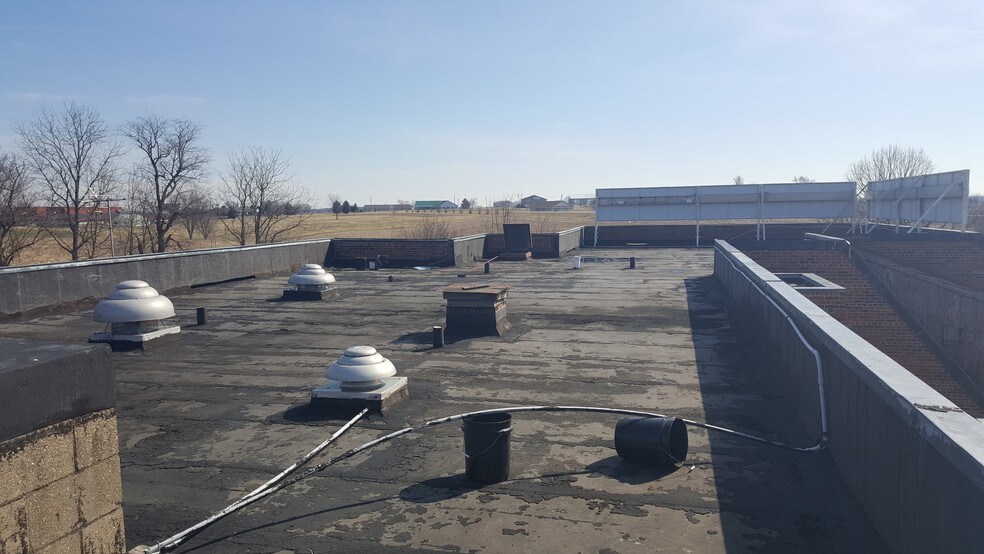 More Photos Of 1 Carrollton Blvd, Mount Carroll Hotel For Sale