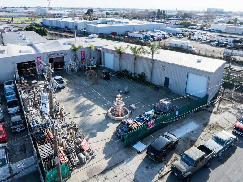 More Photos Of 563 Harlan St, San Leandro Manufacturing For Lease