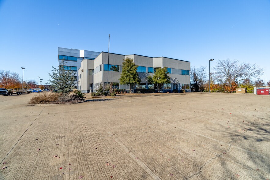 More Photos Of 302 Millsap Rd, Fayetteville Office For Lease