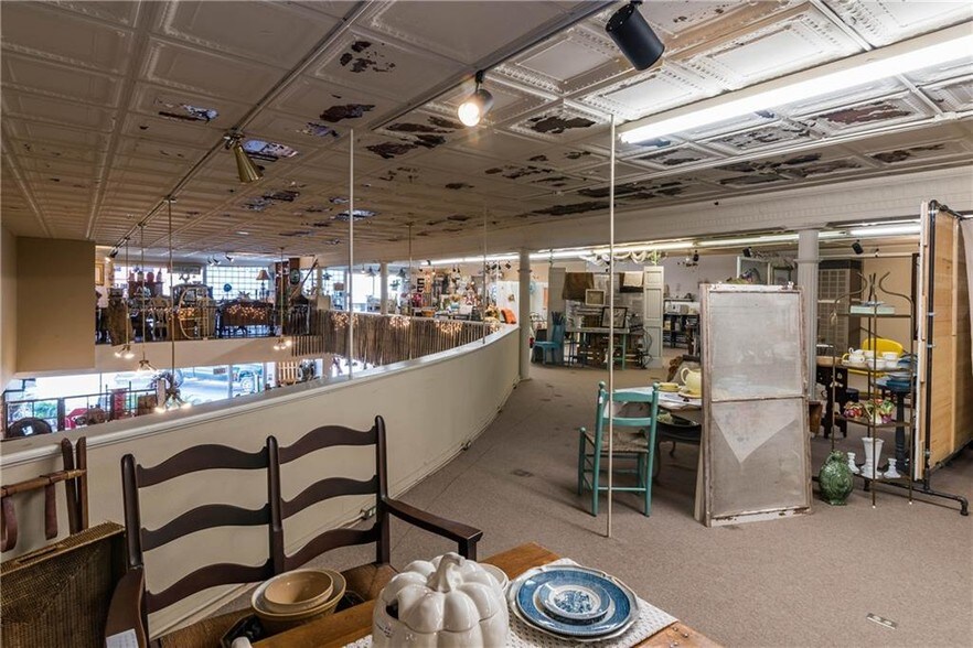 More Photos Of 306 W Main St, Denison Storefront For Sale