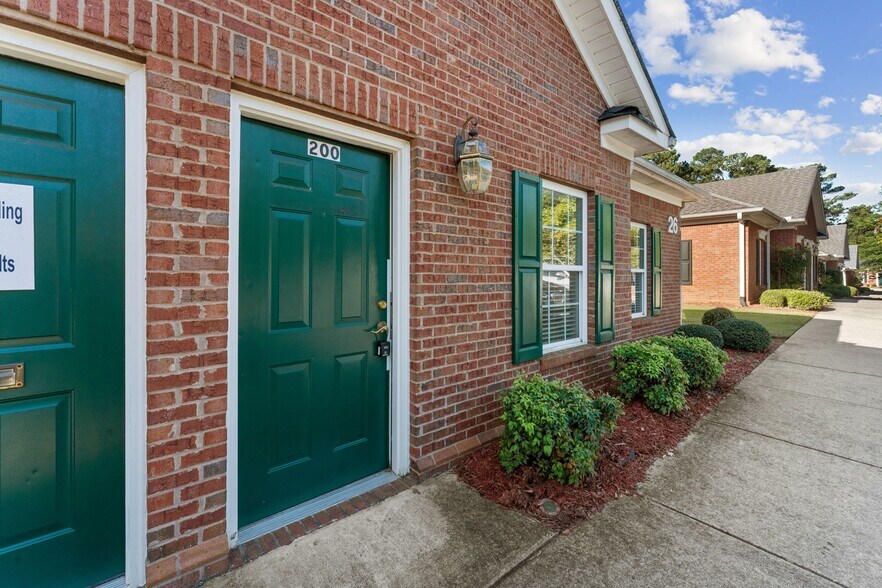 More Photos Of 2440 Sandy Plains Rd, Marietta Office For Lease