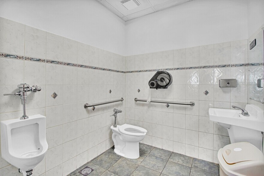 More Photos Of 33 Orange Ave, Walden Restaurant For Sale