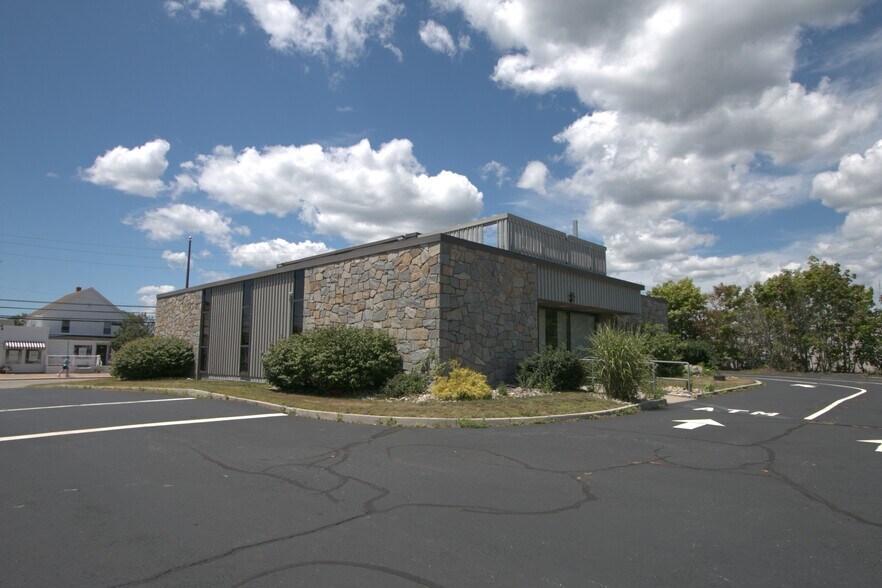 More Photos Of 43 Pennsylvania Ave, Niantic Bank For Lease
