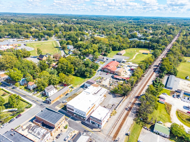 More Photos Of 1850 Church St, Appomattox Bar For Sale