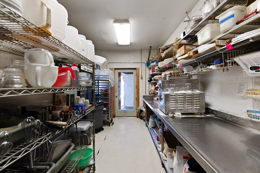 More Photos Of 29 W 1st St, Coquille Restaurant For Sale