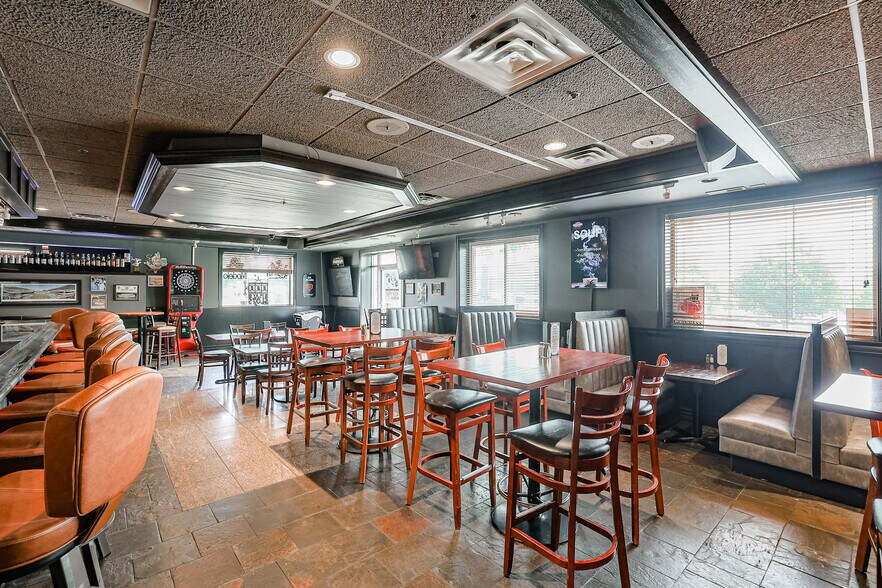 More Photos Of 27W371 North Ave, West Chicago Restaurant For Sale