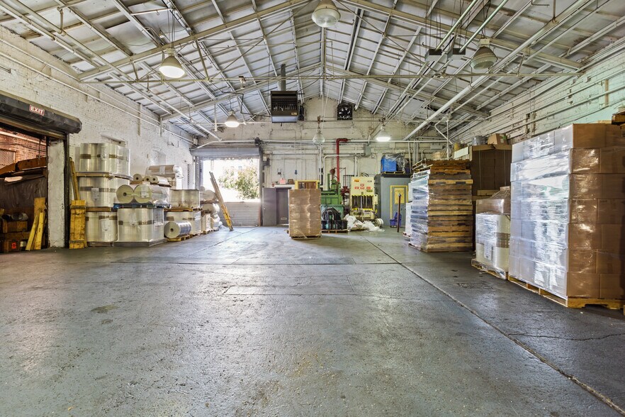More Photos Of 162 25th St, Brooklyn Warehouse For Lease