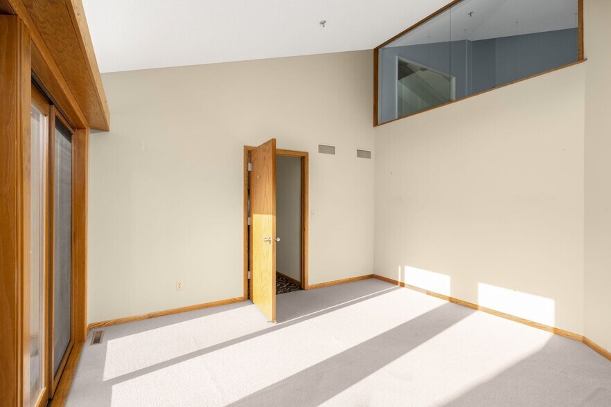 More Photos Of 7815 Telegraph Rd, Bloomington Office For Sale