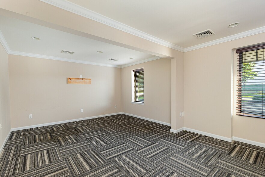 More Photos Of 100 Industrial Dr, Fredericksburg Showroom For Sale