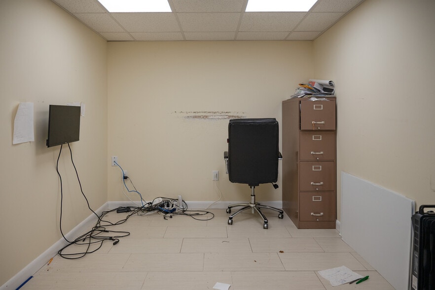 More Photos Of 599-601 Pleasant St, Brockton Office For Sale