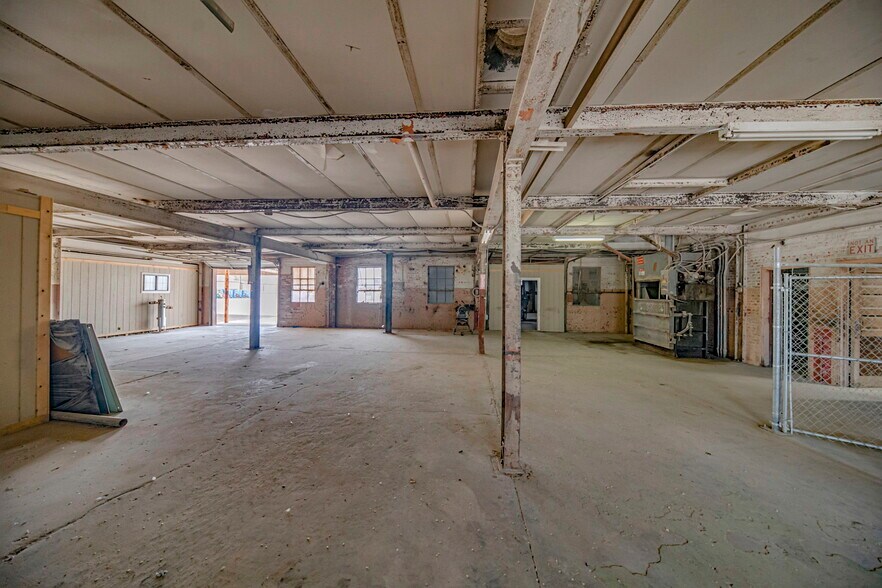 More Photos Of 2419 W Murphy St, Odessa Truck Terminal For Sale