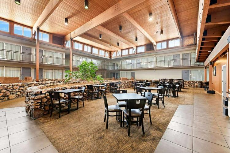 More Photos Of 3120 S Limit Ave, Sedalia Hotel For Sale