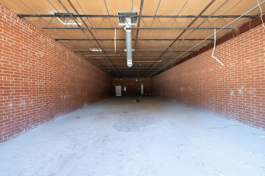 More Photos Of 711-719 N Madison Blvd, Roxboro General Retail For Lease