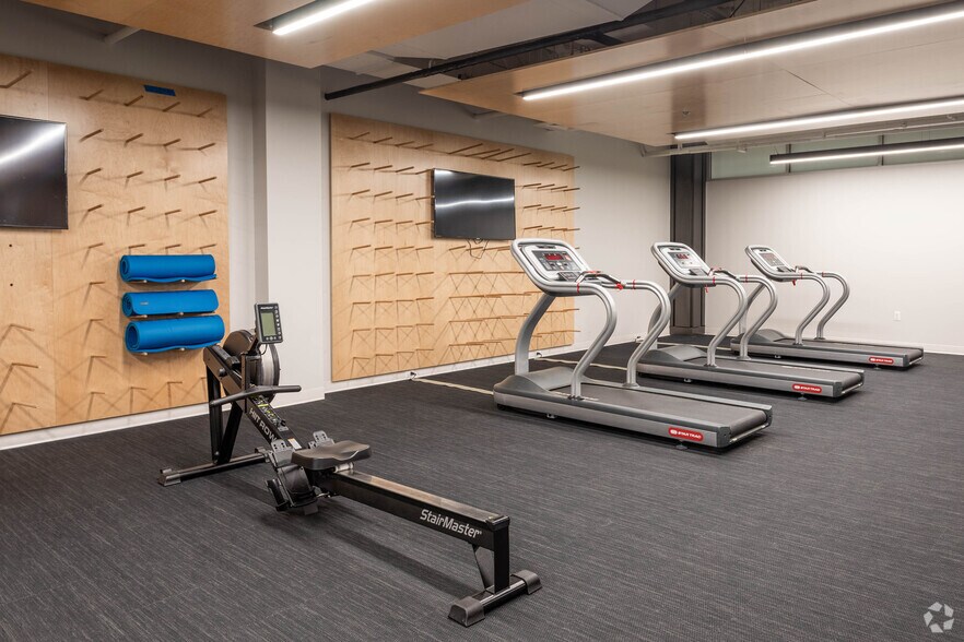 More Photos Of 100 N Charles St, Baltimore Office For Sale