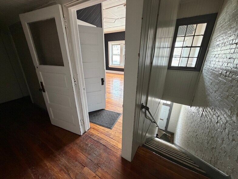 More Photos Of 921 W Washington St, Allentown Warehouse For Lease