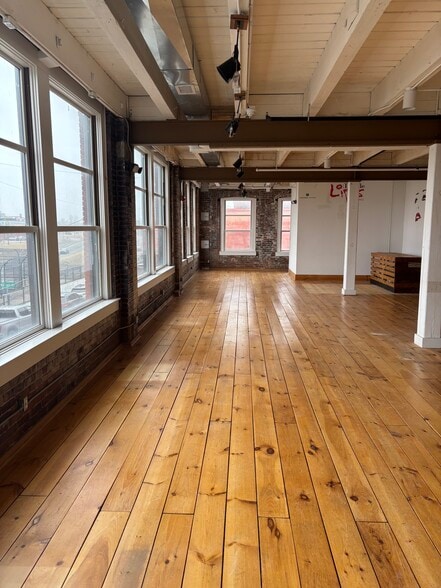 More Photos Of 2362 Russell St, Detroit Storefront Retail Office For Lease