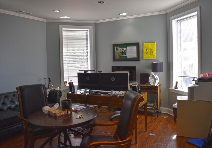 More Photos Of 25 Music Square E, Nashville Office For Lease