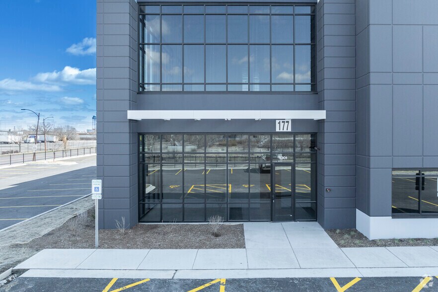 More Photos Of 5301 W Roosevelt Rd, Cicero Distribution For Lease