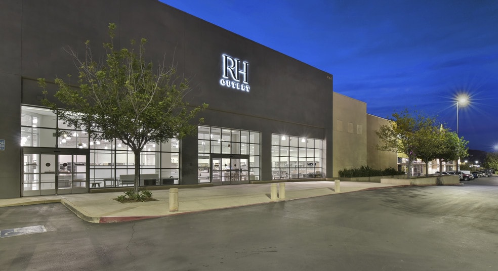 More Photos Of 1711-1990 University Dr, Vista Unknown For Lease