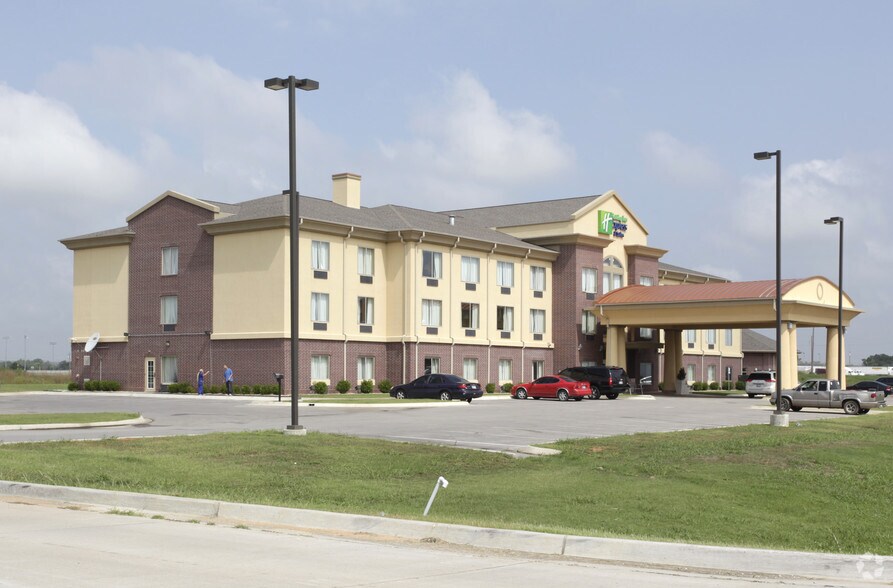 More Photos Of 2780 N Wood Dr, Okmulgee Hotel For Sale