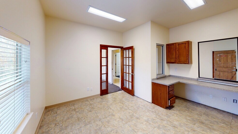 More Photos Of 2451-2461 Robinson Rd, Grand Prairie Medical For Sale