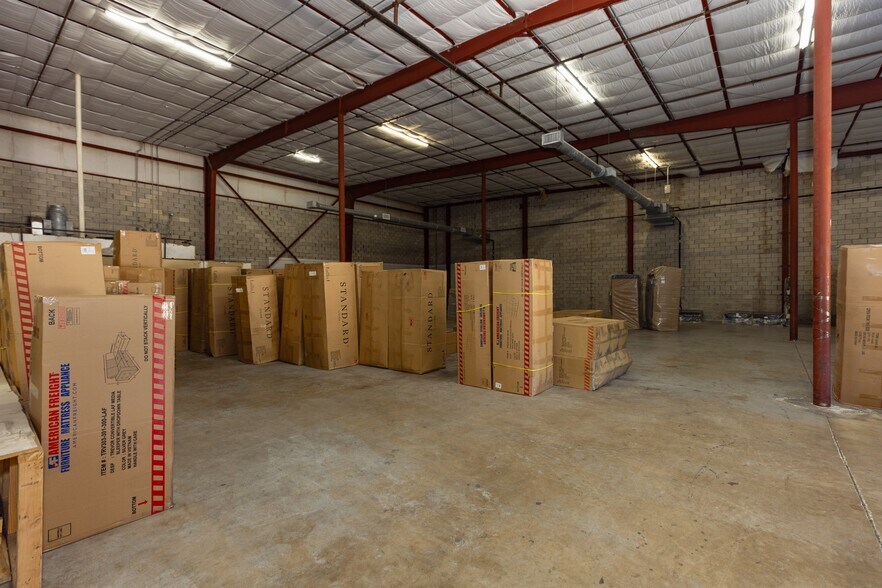 More Photos Of 6588 N Military Trl, West Palm Beach Light Distribution For Lease