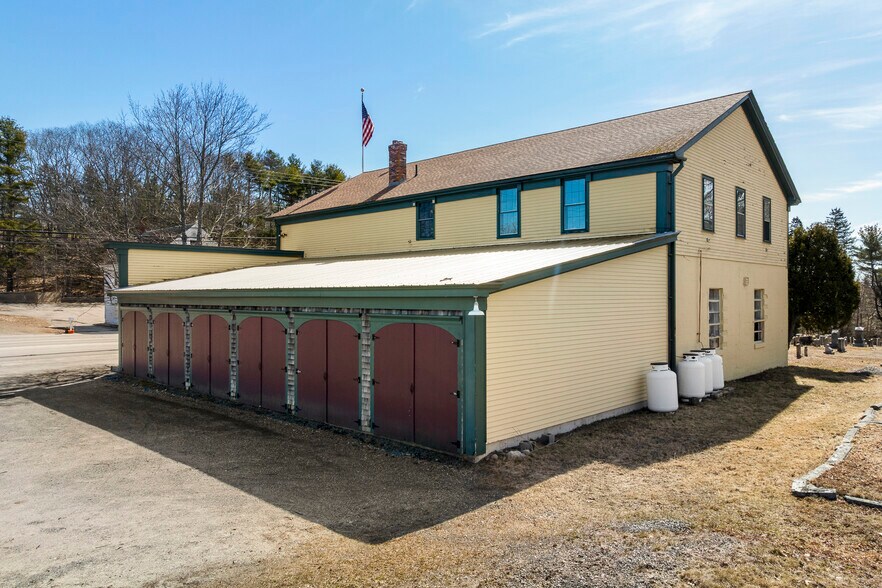 More Photos Of 1037 Wiscasset rd, Boothbay Flex For Sale