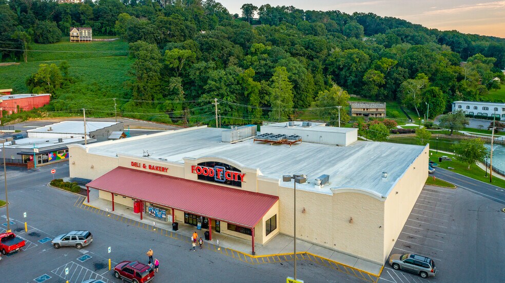 More Photos Of 319 Chickamauga Ave, Rossville Supermarket For Lease