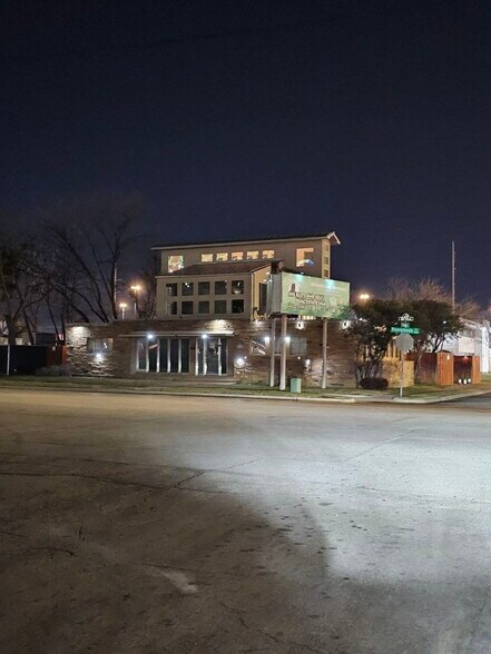 More Photos Of 1100 Pennsylvania Ave, Fort Worth Medical For Sale