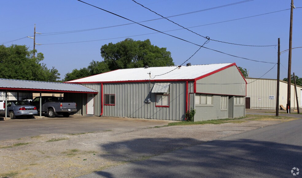 More Photos Of 902 State St, South Houston Warehouse For Sale