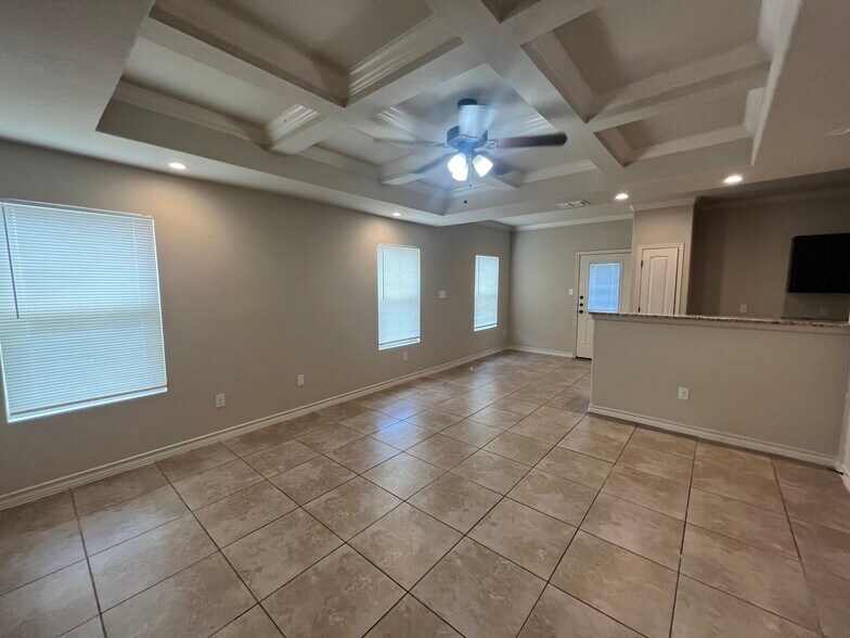 More Photos Of 7014 Donovan Way, San Antonio Apartments For Sale