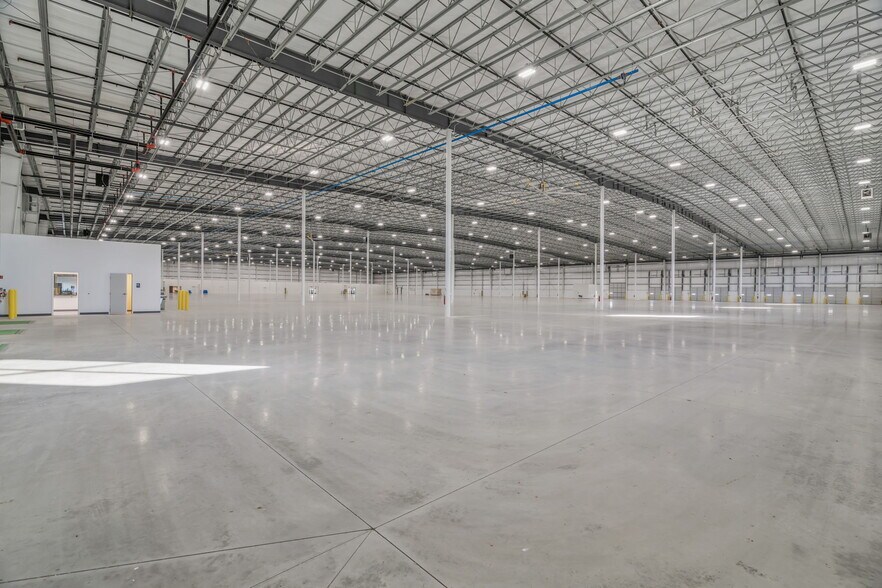 More Photos Of 1295 Huntington Park Dr, Loudon Warehouse For Lease