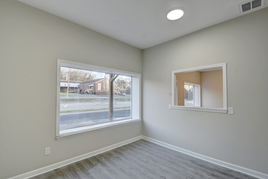 More Photos Of 2901 N Meridian St, Huntsville Light Distribution For Lease