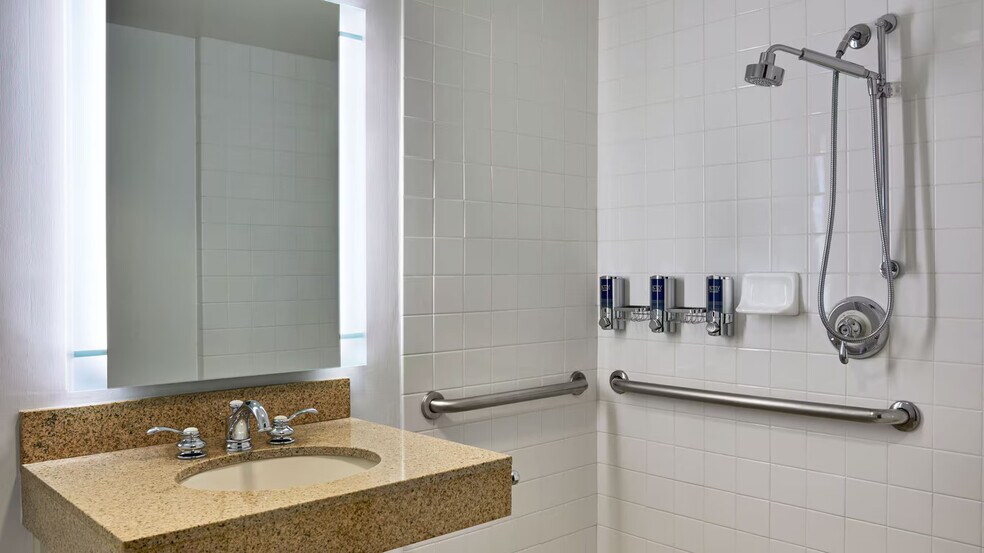 More Photos Of 925 S University Ave, Little Rock Hotel For Sale