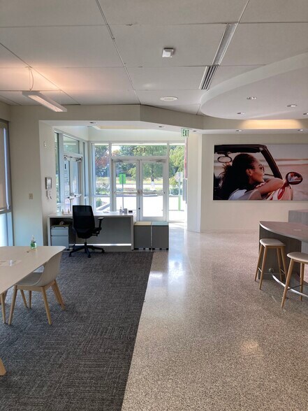 More Photos Of 4625 Airline Dr, Metairie Office For Lease