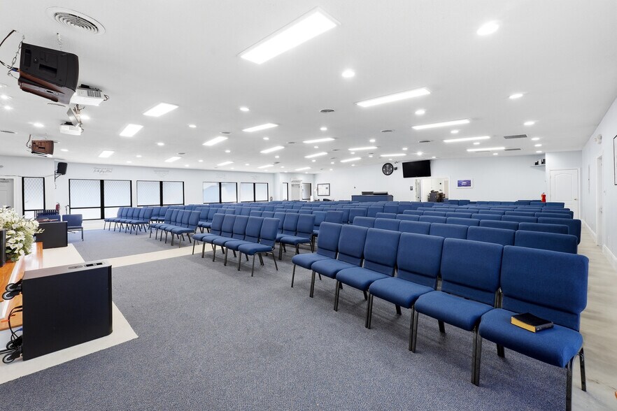 More Photos Of 415-421 W Pike St, Lawrenceville Office For Sale