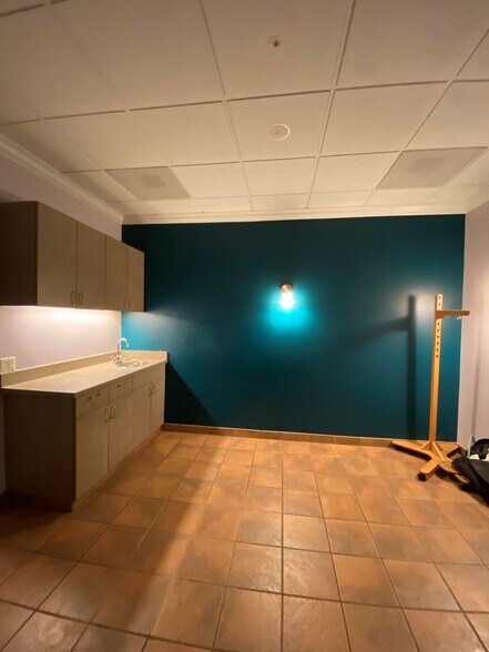 More Photos Of 1717 Champa St, Denver Hotel For Lease