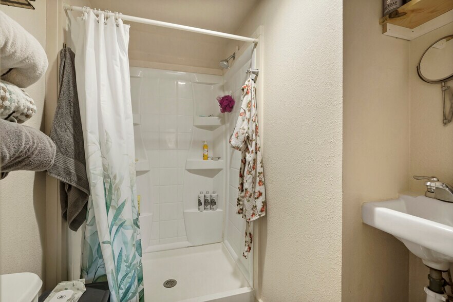 More Photos Of 403 23rd St, Golden Apartments For Sale